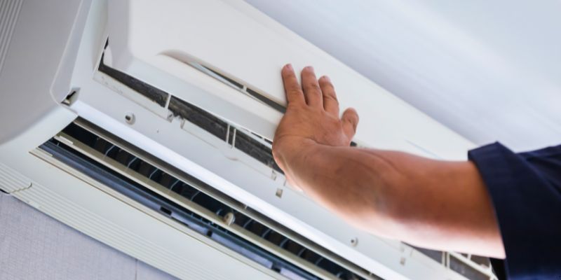 Como fazer a limpeza do ar condicionado em Curitiba